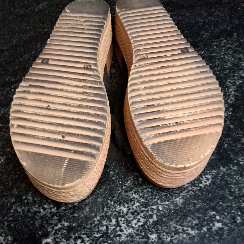 Black Platform Sandals with Bow Detail - Picture 4 of 6